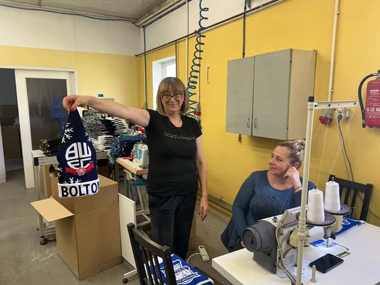 Professional Opek 300HS Industrial Sewing Machine Perfect for Hat Production