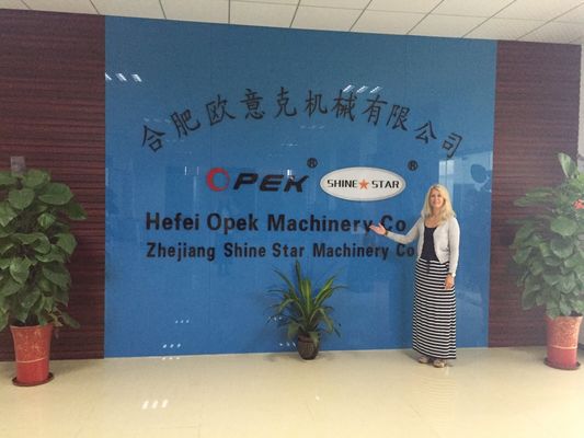 Function Knitting Shoes Upper/sweater/hat with 650 KG Semi-auto Flat Knitting Machine
